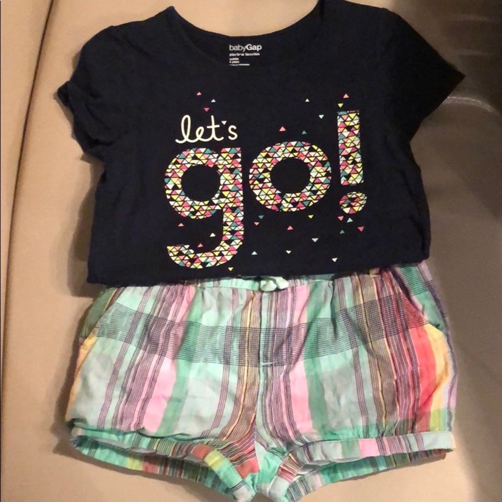 Girls Gap size 4 shirt/shorts